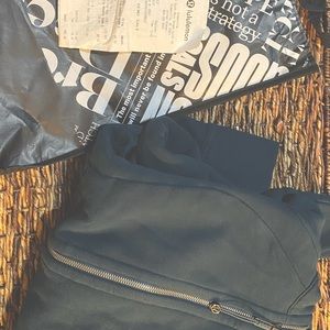 LuluLemon Scuba full zip hoodie size 6
